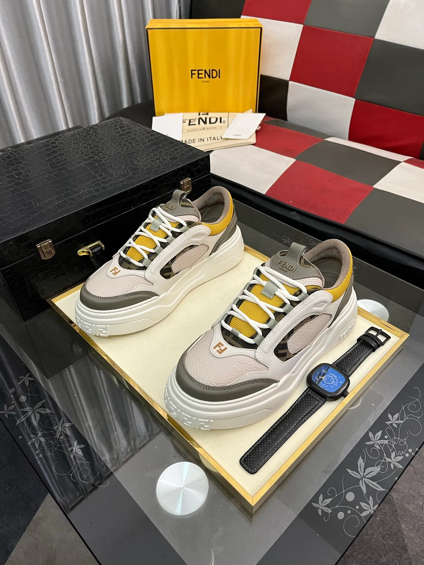 Men's Men's Shoes 💰680⌚️⌚️(Higher version) [Fendi] Fendi's latest casual shoes for men! Available at counters simultaneously! A one-to-one replica of the original. Made entirely of imported top-grain calfskin, the interior is made of top-grain water-dyed cowhide, and the original factory-supplied rubber outsole. Leading new fashion concepts. Matching code: 38-44. 45 can be customized and non-returnable!